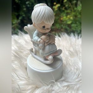 Precious Moments Antique Cat & Grandma Rocking Chair Music Playing Figurine